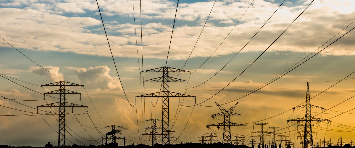 Rozwój OZE wiąże się z większymi nakładami finansowymi w sieć elektroenergetyczną, która musi być bardziej rozporoszona